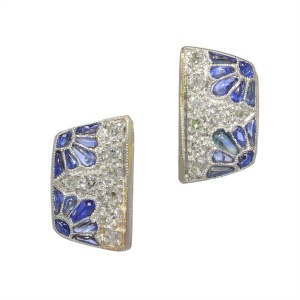 Elegant Art Deco Earstuds from the 1920s with Diamonds and Sapphires